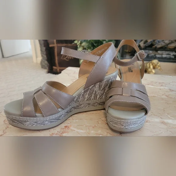 Clarks Zia Sage leather wedge Sandals 9M - Picture 2 of 7